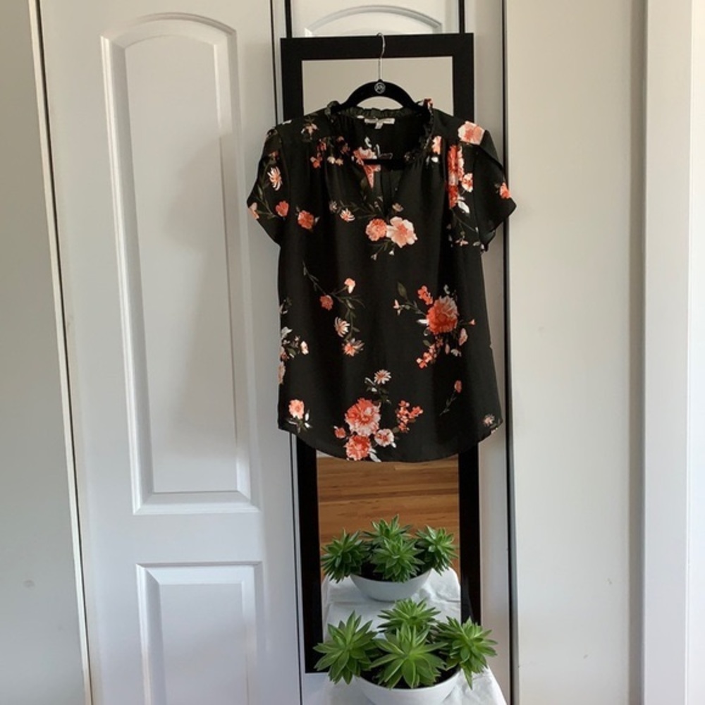 41 Hawthorn Cap Sleeve Floral Blouse